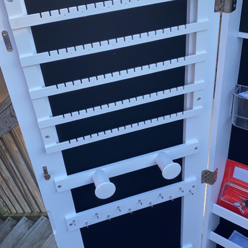 Hanging jewelry box - Picture 3 of 4